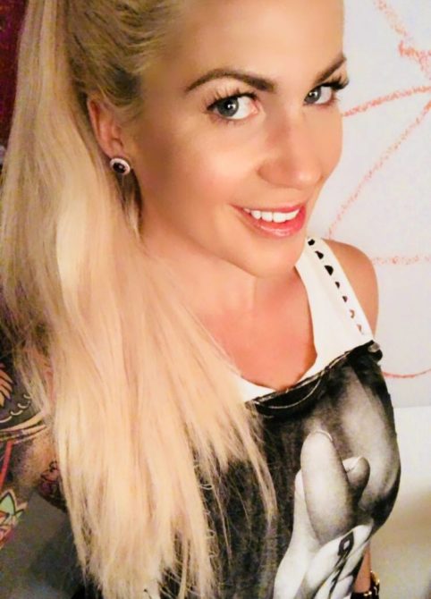 Selfie of Self-Made Multi-Millionaire Katrina Ruth with blonde hair